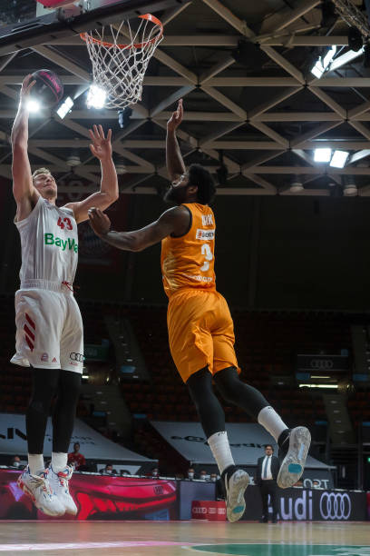 投紧咬比分 投紧咬比分