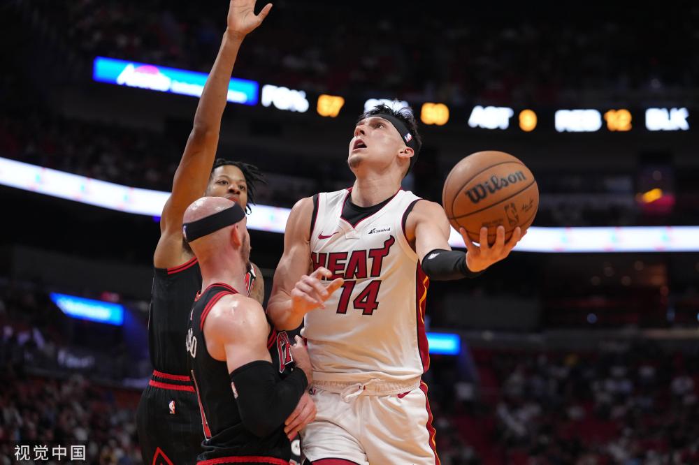 眼光观察明 眼光观察明